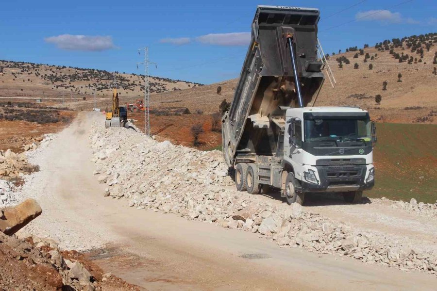 Büyükşehir’den Korkuteli Grup Yollarında Çalışma