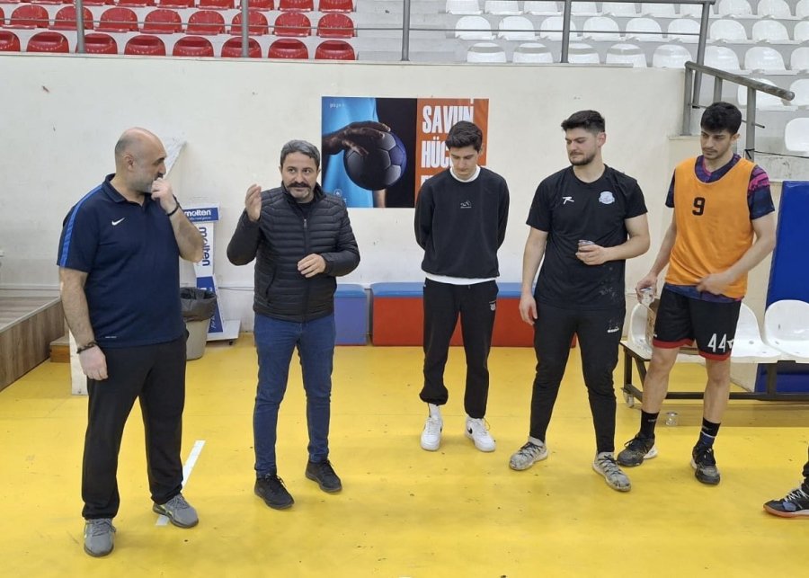 Gençlik Ve Spor İl Müdürü Kalın, Hentbol Antrenmanına Konuk Oldu