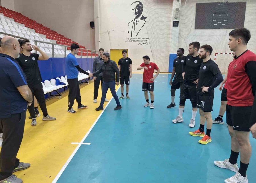 Gençlik Ve Spor İl Müdürü Kalın, Hentbol Antrenmanına Konuk Oldu