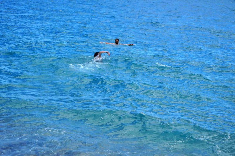 Deniz, Güneş Ve Bayram Sevinci Antalya’da Buluştu