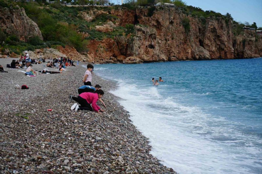 Deniz, Güneş Ve Bayram Sevinci Antalya’da Buluştu