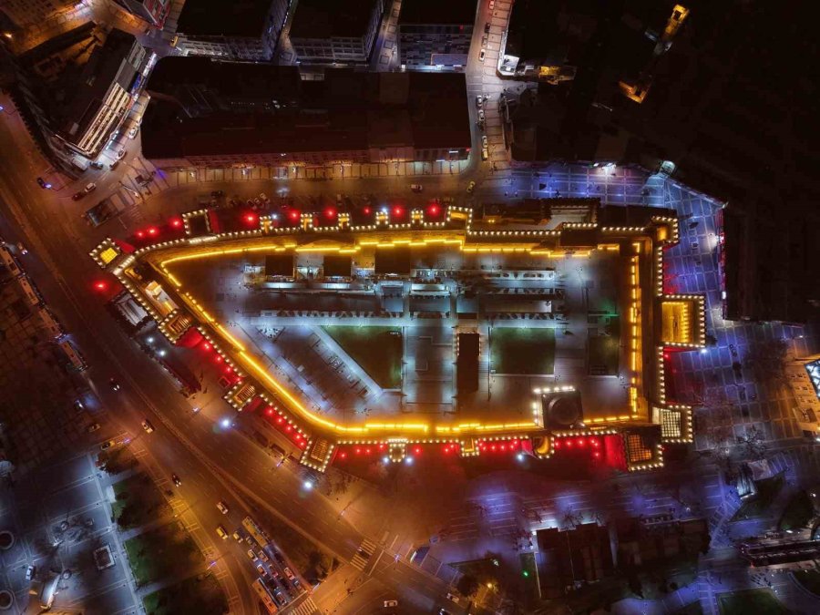 Cumhuriyet Meydanı, Otizm Farkındalık Rengi İle Işıklandırıldı