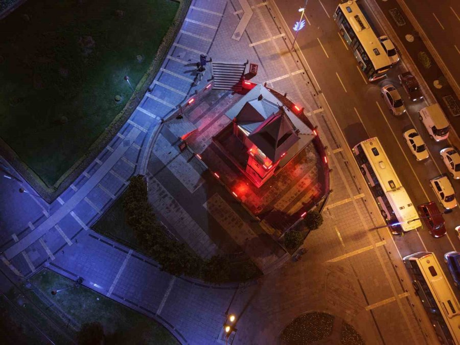 Cumhuriyet Meydanı, Otizm Farkındalık Rengi İle Işıklandırıldı