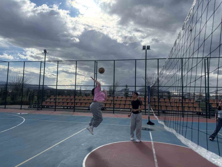 Vatandaşlar Bayram Sevincini Millet Bahçesi’nde Yaşadı