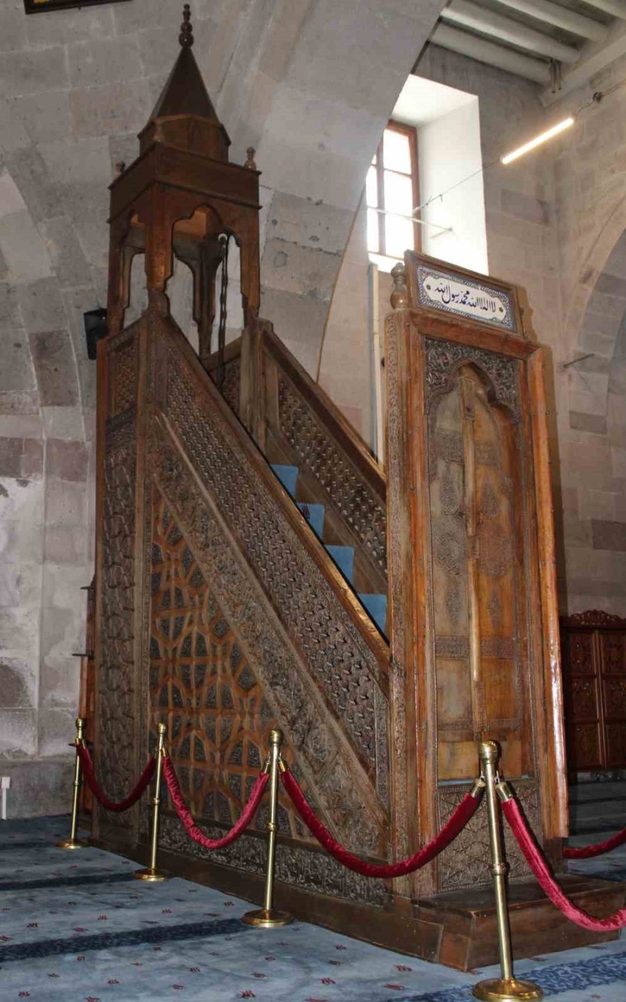 900 Yıllık Minber İlk Günkü Gibi İhtişamını Koruyor