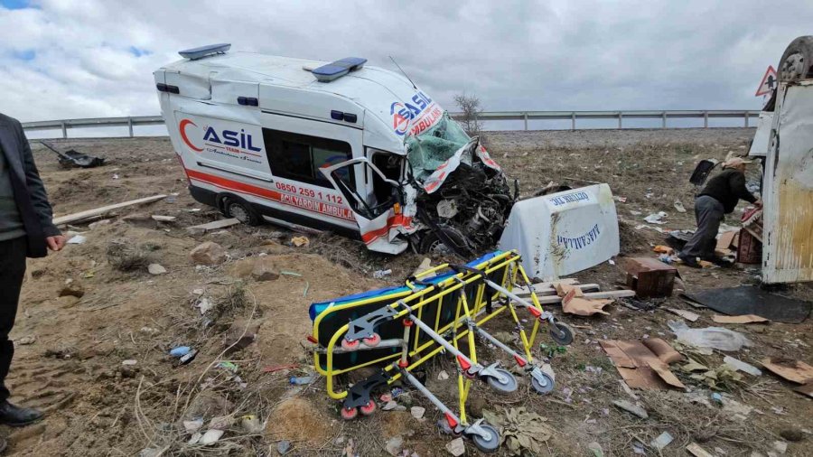 Kayseri’de Ambulans İle Kamyonet Çarpıştı: 6 Yaralı