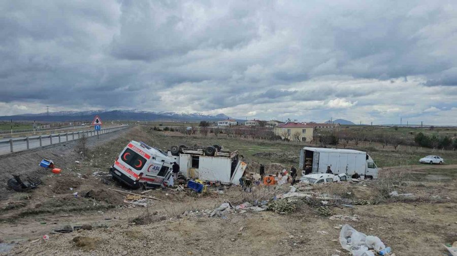 Kayseri’de Ambulans İle Kamyonet Çarpıştı: 6 Yaralı