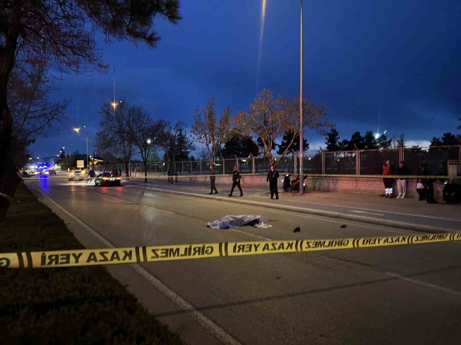 Otomobilin Çarptığı Kadın Hayatını Kaybetti