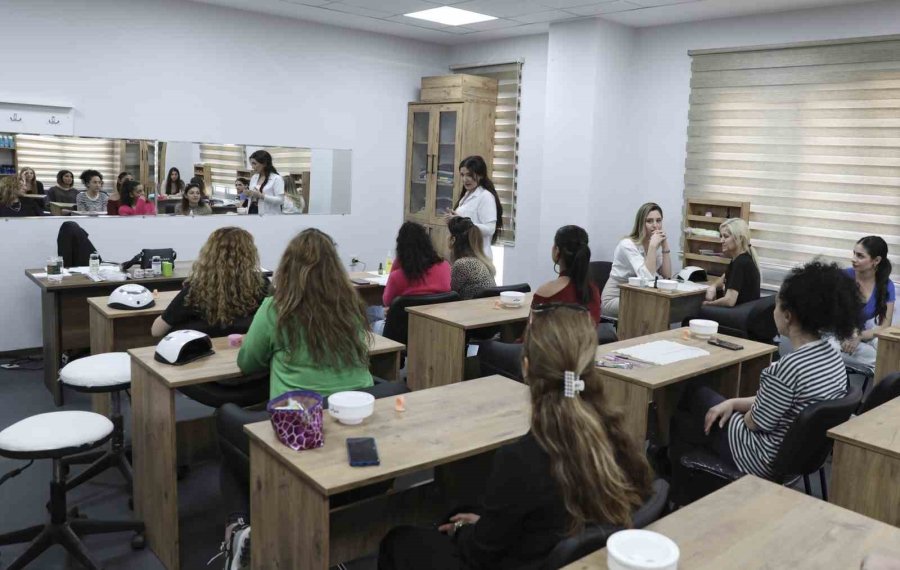 Mersin’de Kadın İstihdamını Desteklemeye Yönelik Kurslar Açılıyor