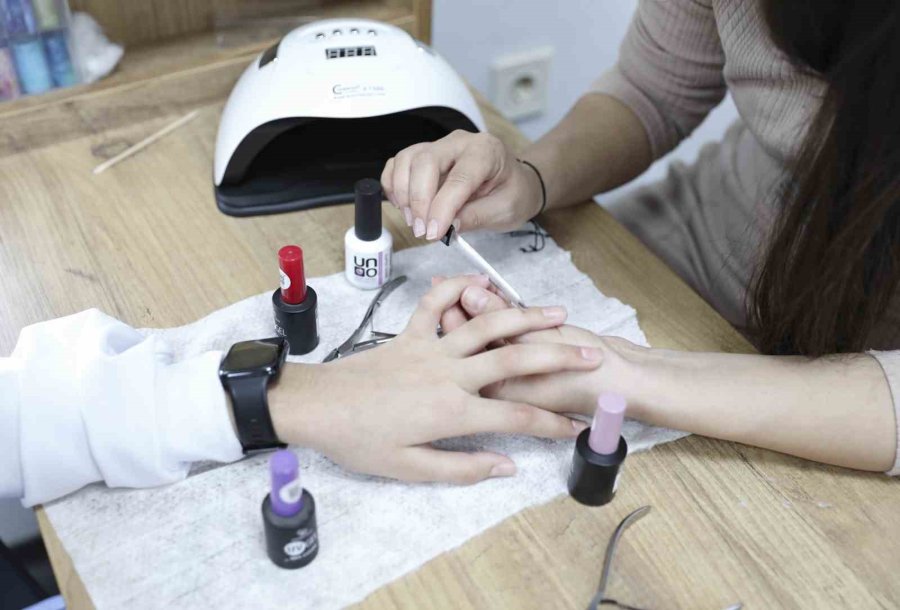 Mersin’de Kadın İstihdamını Desteklemeye Yönelik Kurslar Açılıyor