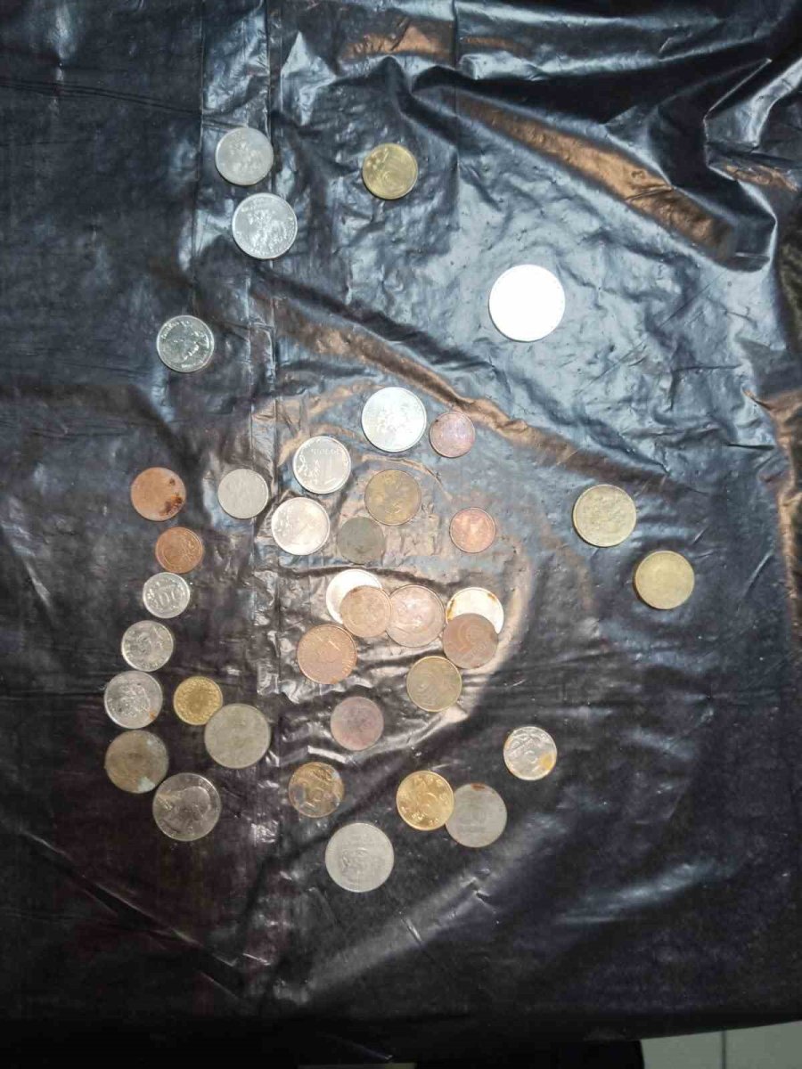 Antalya’da Dilencinin Üzerinden Çıkanlar Döviz Bürosunu Aratmadı