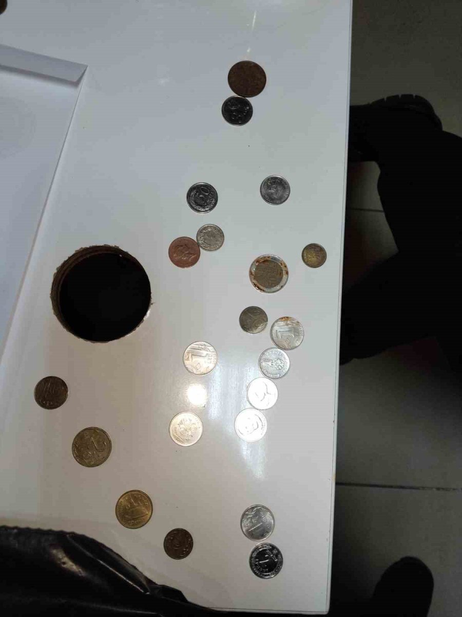 Antalya’da Dilencinin Üzerinden Çıkanlar Döviz Bürosunu Aratmadı