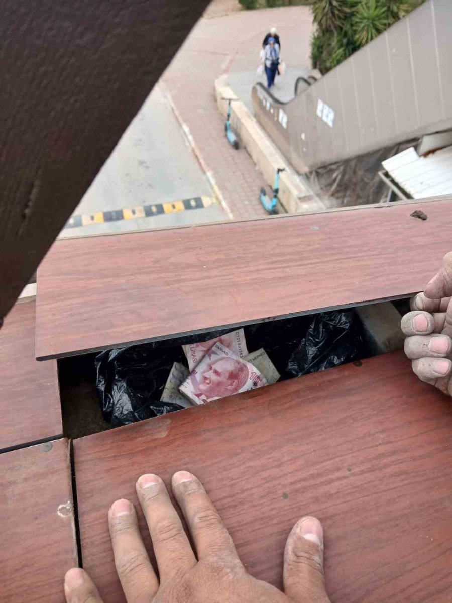 Antalya’da Dilencinin Üzerinden Çıkanlar Döviz Bürosunu Aratmadı