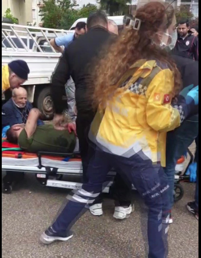 Kaza Sonrası Kavgada Bıçaklandı, Saldırgana "tamam Ben Suçluyum, Ne Gerek Vardı" Diye Serzenişte Bulundu