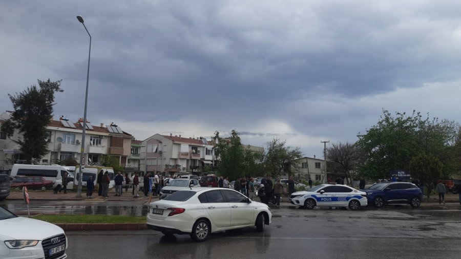 Kaza Sonrası Kavgada Bıçaklandı, Saldırgana "tamam Ben Suçluyum, Ne Gerek Vardı" Diye Serzenişte Bulundu