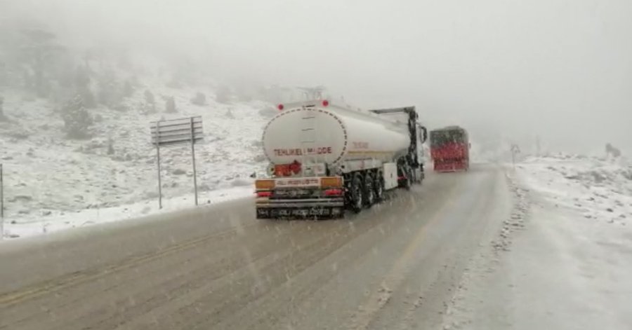 Antalya’ya Nisan Ayında Kar Süprizi