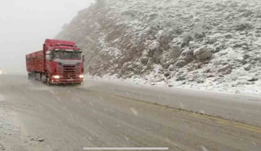 Antalya’ya Nisan Ayında Kar Süprizi