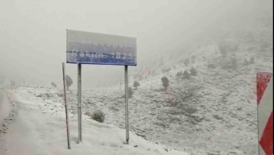 Antalya’ya Nisan Ayında Kar Süprizi