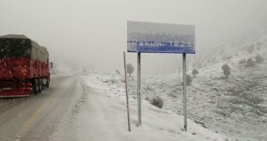 Antalya’ya Nisan Ayında Kar Süprizi