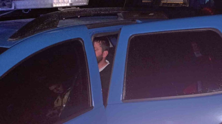 Kazadan Sonra Kaçan Alkollü Sürücü Tarlada Saklanırken Yakalandı