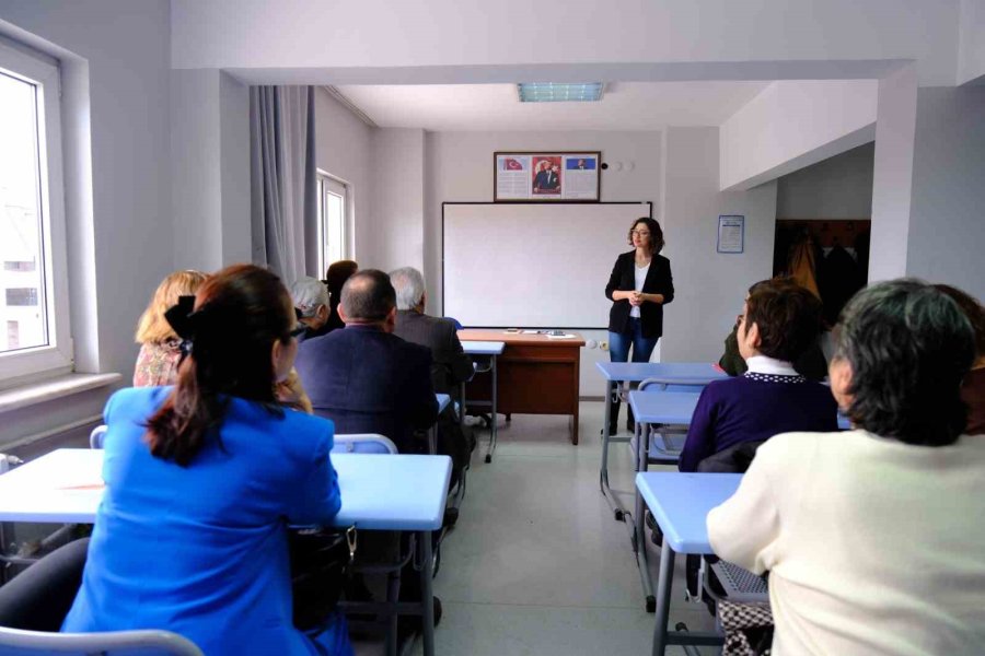 Yenilikçi Yazarlık Atölyelerinde Kelimeler Hayat Buluyor