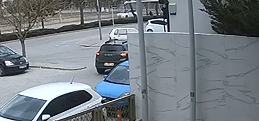 Otomobilin Yayaya Çarptığı Feci Kaza Kamerada