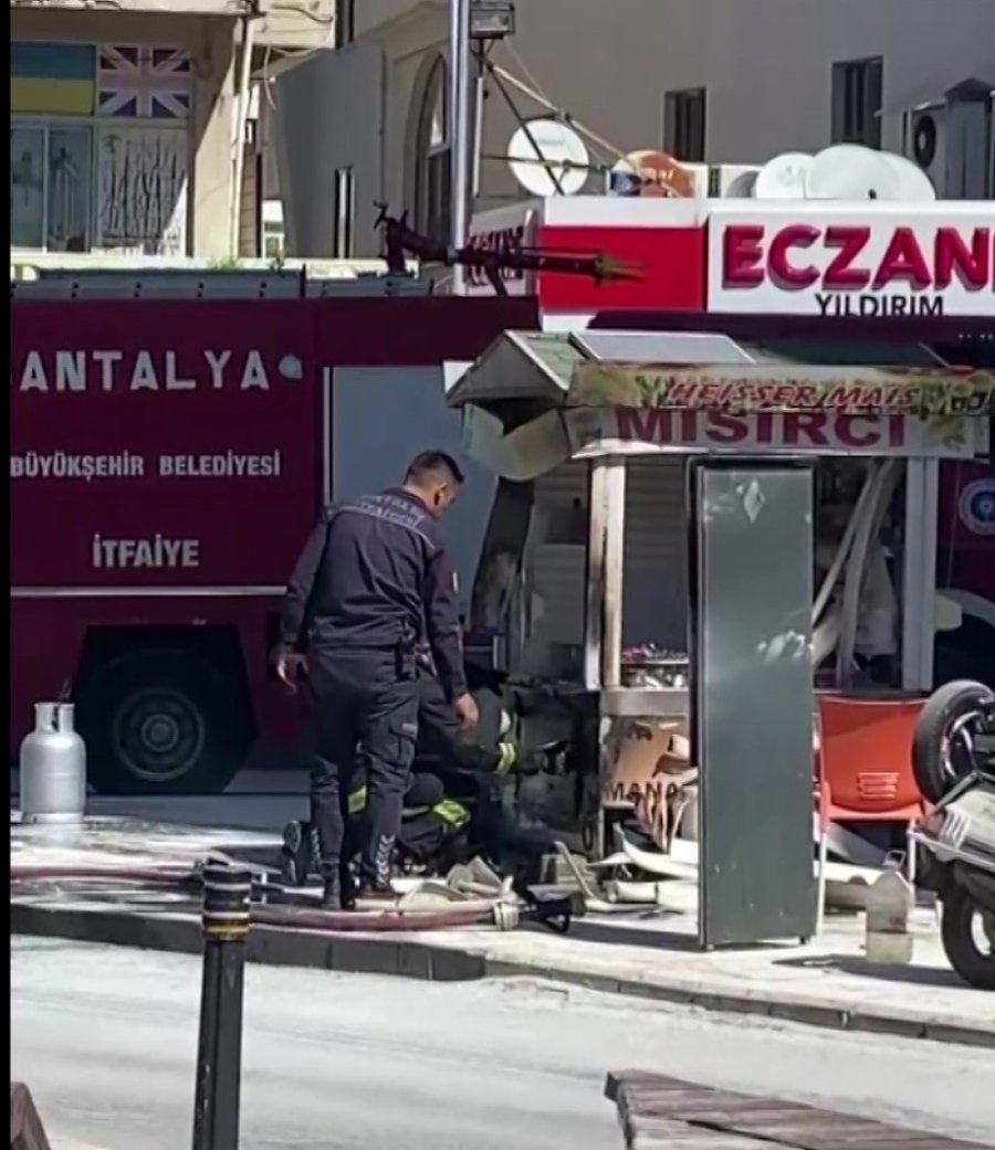 Tüplü Seyyar Mısır Arabası Yandı, İlk Müdahaleyi Vatandaş Yaptı