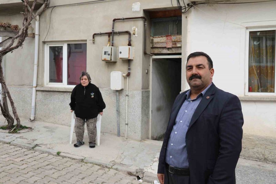 Görme Engeline Rağmen Tek Başına Yaşayıp Hayata Dört Elle Sarılan Kadın Azmiyle Taktir Topluyor