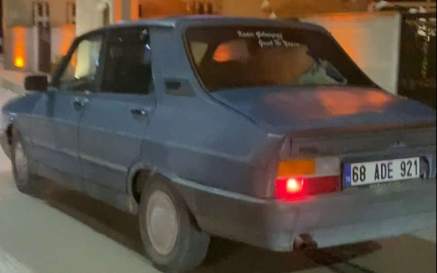 Seyir Halinde Görüntülü Sohbet Etti, Direksiyonu Bırakıp Düşen Telefonu Kaldırdı... O Anlar Kamerada