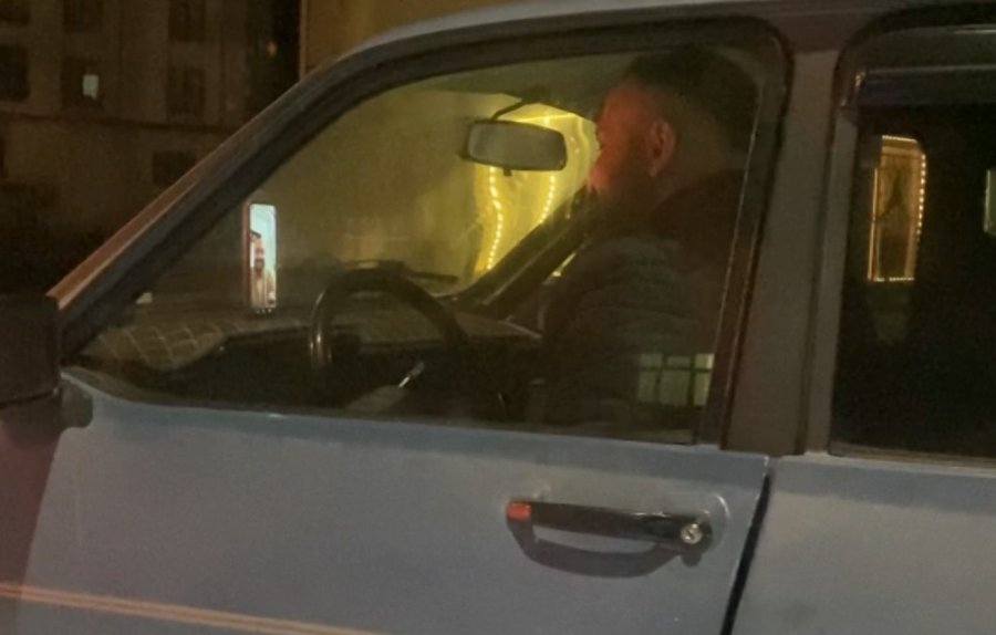 Seyir Halinde Görüntülü Sohbet Etti, Direksiyonu Bırakıp Düşen Telefonu Kaldırdı... O Anlar Kamerada