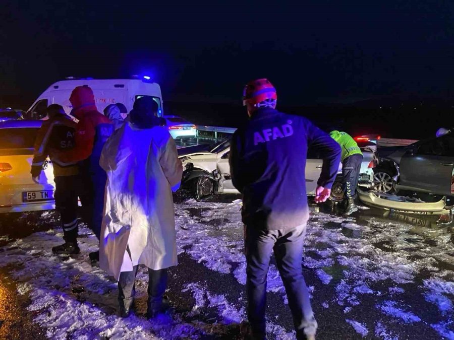 Aksaray’da 12 Aracın Karıştığı Zincirleme Kaza: 10 Yaralı