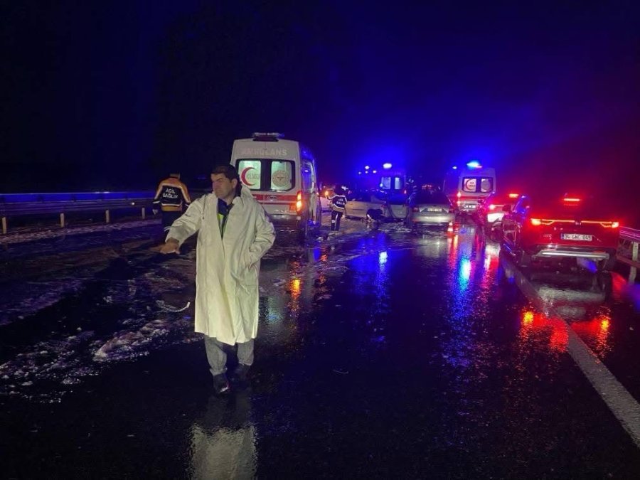Aksaray’da 12 Aracın Karıştığı Zincirleme Kaza: 10 Yaralı