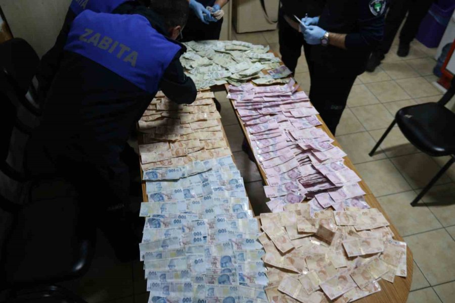 Dilencilikle 42 Bin Tl Ve Döviz Toplayan Şahıs: "paralar Uzaydan Gelmiş, Ben De Uzaydan Geldim"