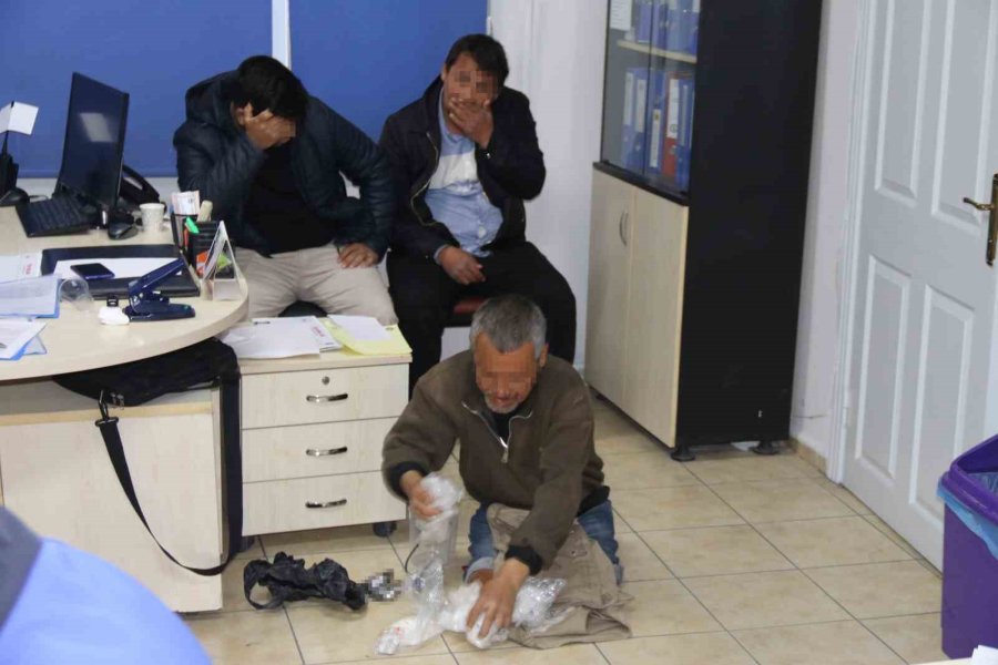 Dilencilikle 42 Bin Tl Ve Döviz Toplayan Şahıs: "paralar Uzaydan Gelmiş, Ben De Uzaydan Geldim"