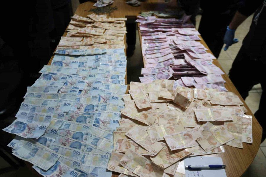 Dilencilikle 42 Bin Tl Ve Döviz Toplayan Şahıs: "paralar Uzaydan Gelmiş, Ben De Uzaydan Geldim"