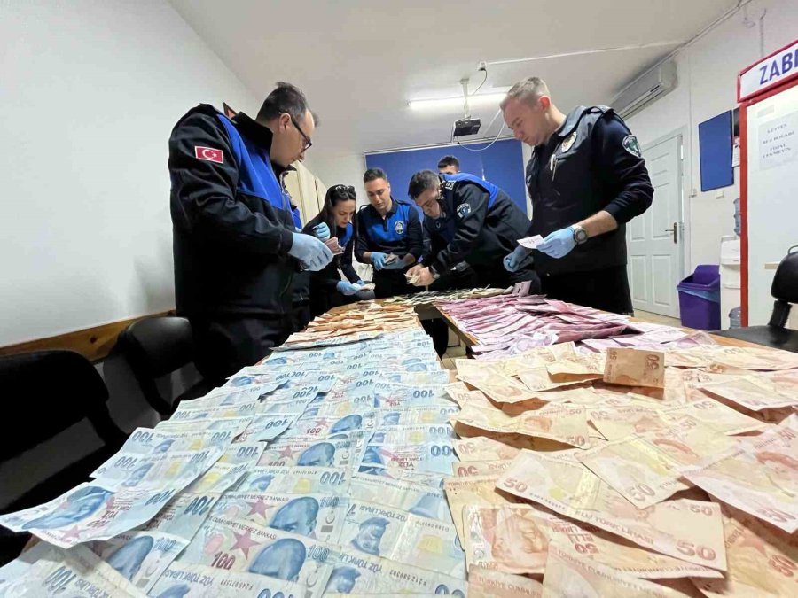 Dilencilikle 42 Bin Tl Ve Döviz Toplayan Şahıs: "paralar Uzaydan Gelmiş, Ben De Uzaydan Geldim"