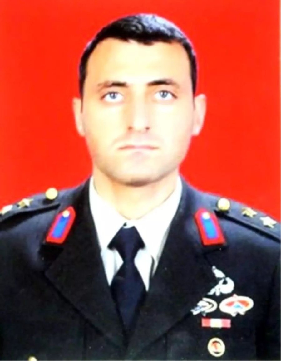 Şehit Üsteğmen Ozan Şarlak Mezarı Başında Dualarla Anıldı