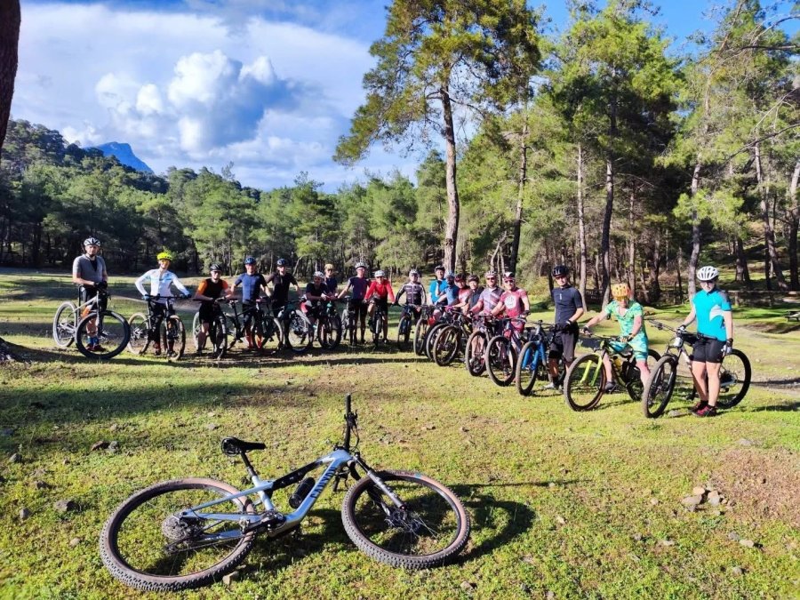 Rus Ve Avrupalı Bisiklet Sporcuları Kamp İçin Kemer’i Tercih Etti