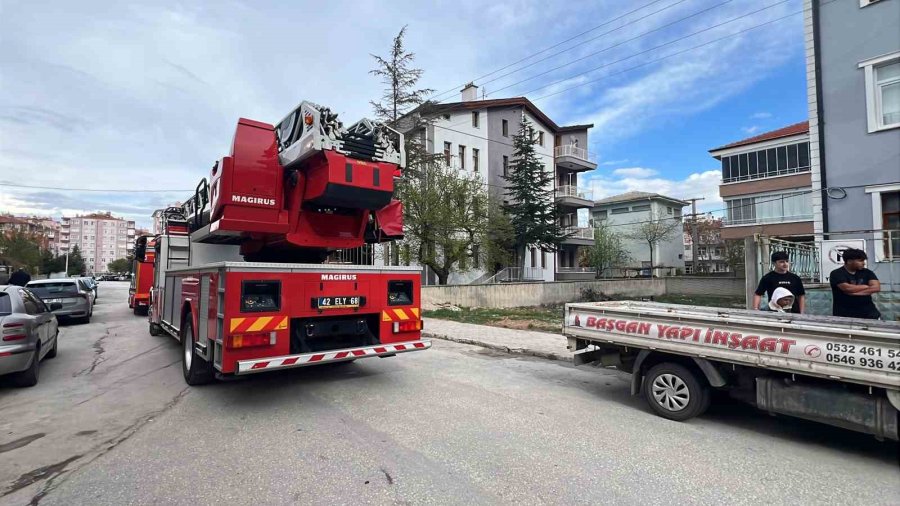 Hırsızlıktan Aranan Şüpheli Havalandırmadan Kaçamayınca İntihara Kalkıştı