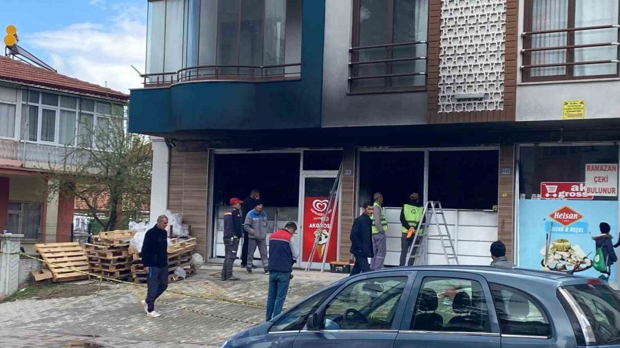 Market Yangınında Hayatını Kaybeden 5 Yaşındaki Çocuğa Acı Veda