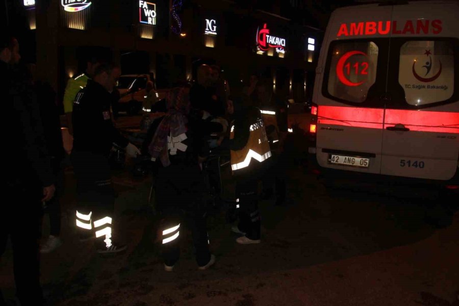 Konya’da Otomobil Refüjdeki Ağaca Çarptı: 6 Yaralı