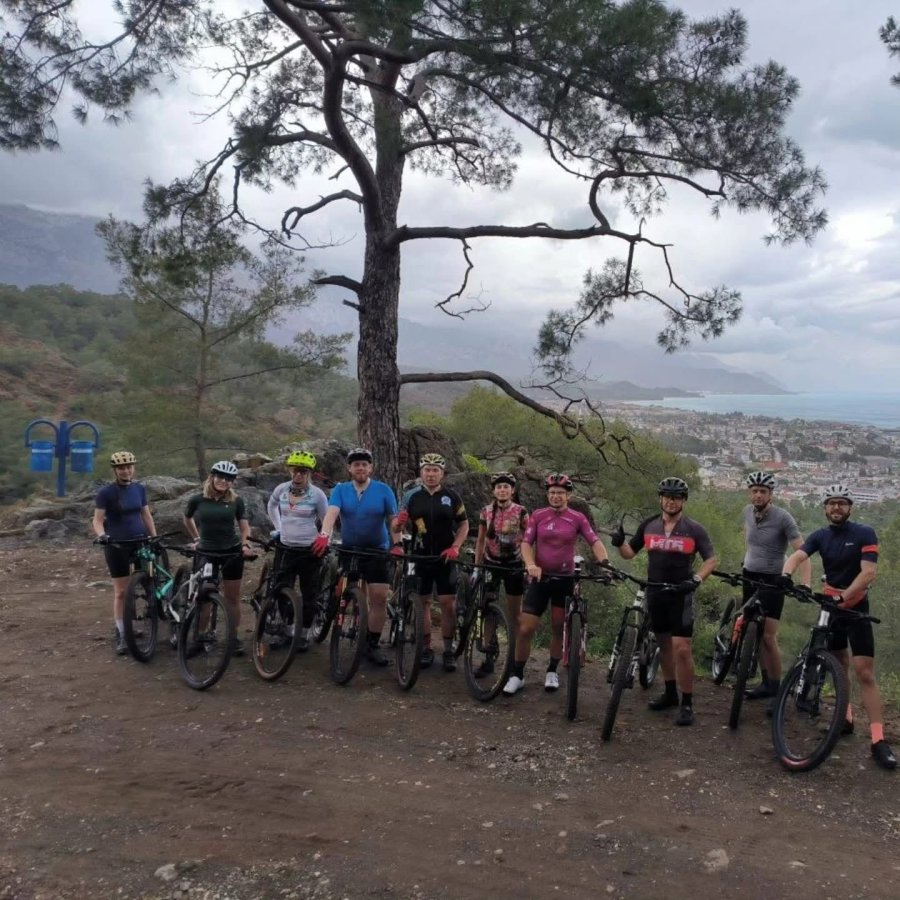 Rus Ve Avrupalı Bisiklet Sporcuları Kamp İçin Kemer’i Tercih Etti
