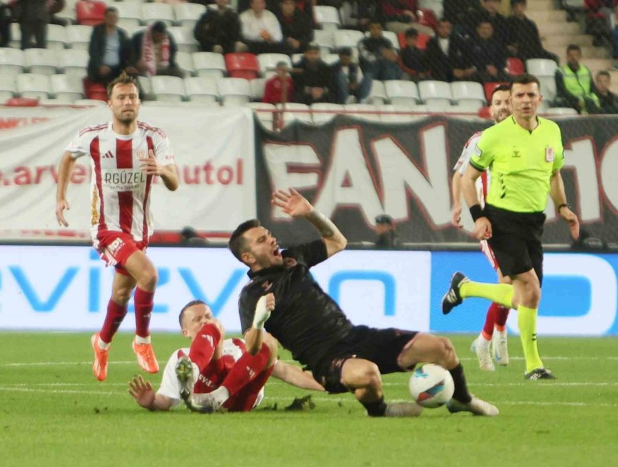 Trendyol Süper Lig: Antalyaspor: 1 - Samsunspor: 0 (ilk Yarı)