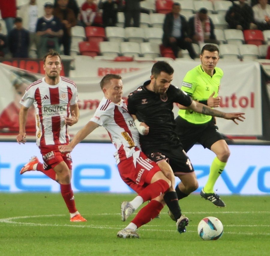 Trendyol Süper Lig: Antalyaspor: 1 - Samsunspor: 0 (ilk Yarı)