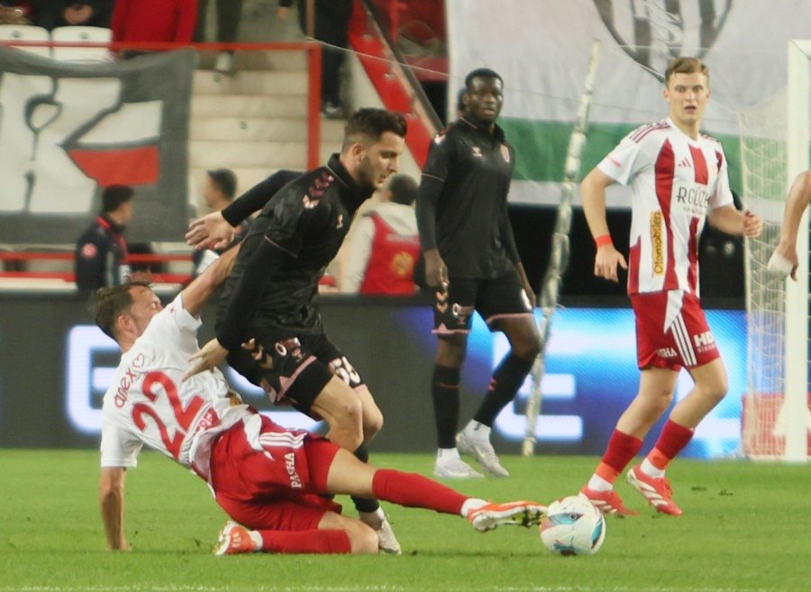 Trendyol Süper Lig: Antalyaspor: 1 - Samsunspor: 0 (ilk Yarı)