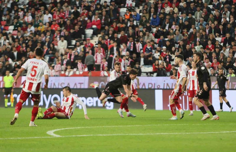 Trendyol Süper Lig: Antalyaspor: 1 - Samsunspor: 0 (ilk Yarı)