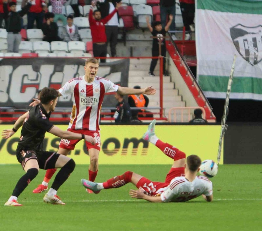 Trendyol Süper Lig: Antalyaspor: 1 - Samsunspor: 0 (ilk Yarı)