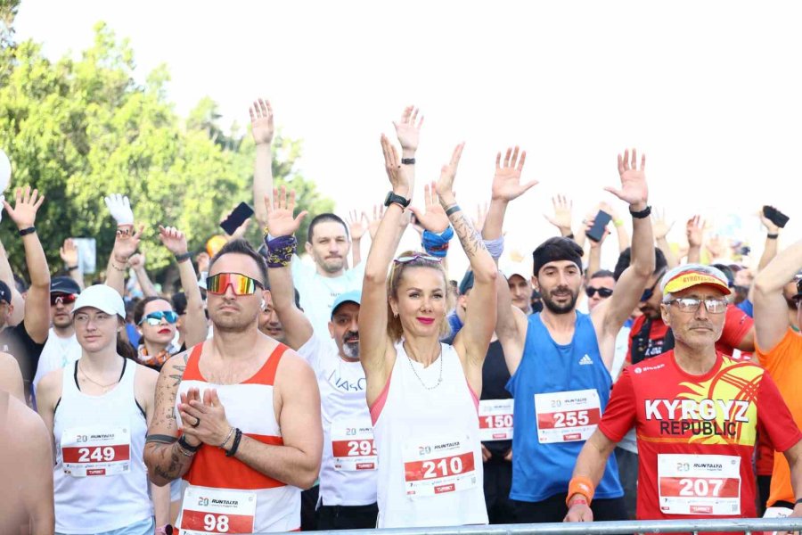68 Ülkeden 1800’ü Yabancı,10 Bin Sporcu Runtalya’da Koştu