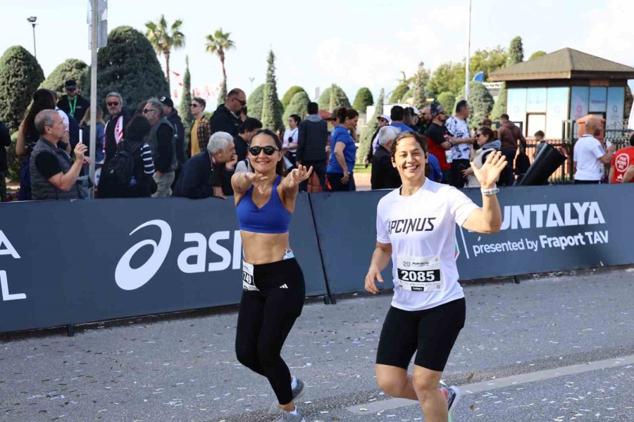 68 Ülkeden 1800’ü Yabancı,10 Bin Sporcu Runtalya’da Koştu