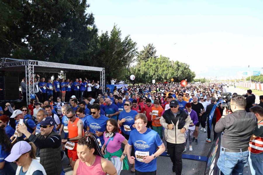 68 Ülkeden 1800’ü Yabancı,10 Bin Sporcu Runtalya’da Koştu